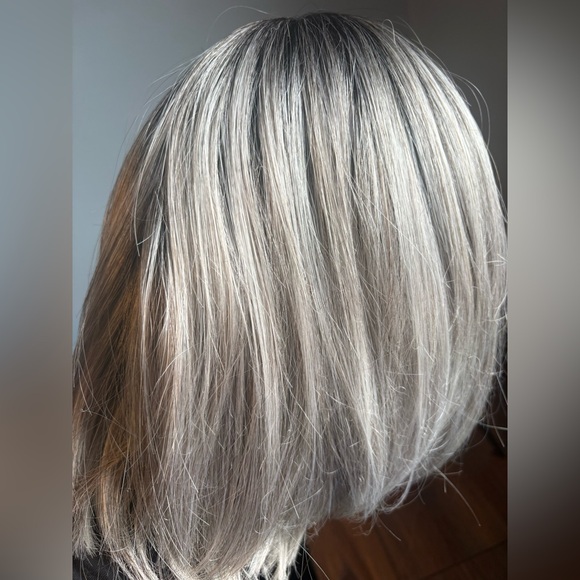 Heat Resistant Grey Women's Wig with Salt and Pepper Style - Picture 6 of 7